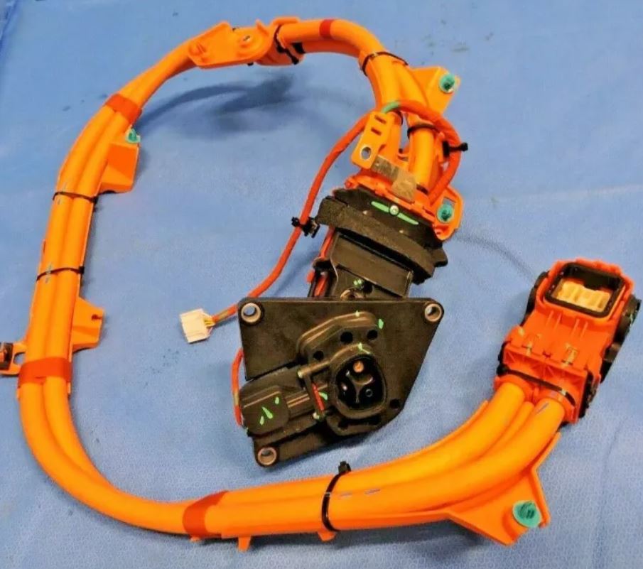 特斯拉MODEl Y 充電線束解析