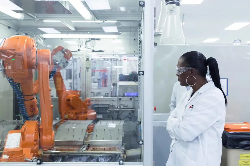 資訊 | 李爾贏得通用汽車Ultium全尺寸SUV、卡車主要電氣化項(xiàng)目，計(jì)劃投資8,000萬美元新建電動(dòng)汽車配件工廠 