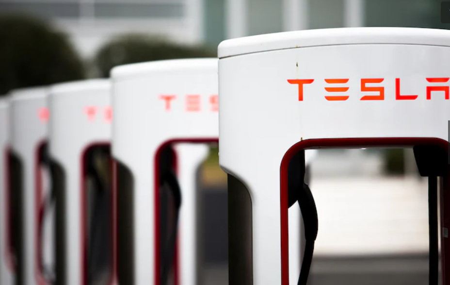 NACS大遷移：誰正在轉(zhuǎn)向特斯拉的充電端口？