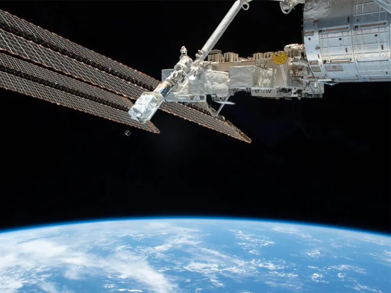 如何為衛(wèi)星選擇連接器