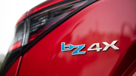 據(jù)日經(jīng)新聞報(bào)道，豐田將2026年全球電動(dòng)汽車產(chǎn)量計(jì)劃下調(diào)三分之一