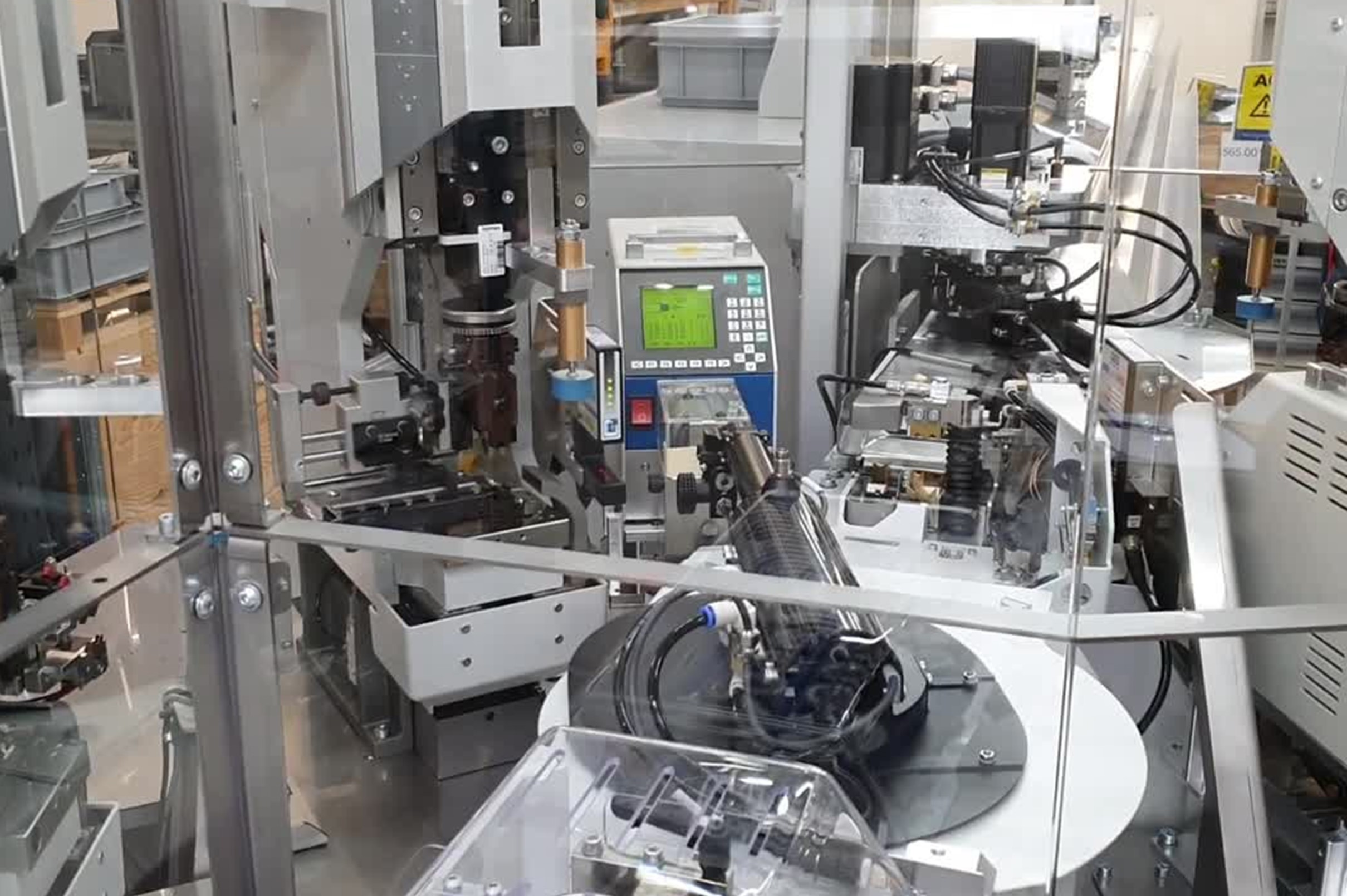 Raydiall Fakra HFR3C-在 Komax Alpha-兩側加工