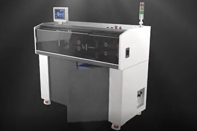 銀鋼-9850 全自動(dòng)大平方旋轉(zhuǎn)剝皮裁線(xiàn)機(jī)新能源粗電纜專(zhuān)用