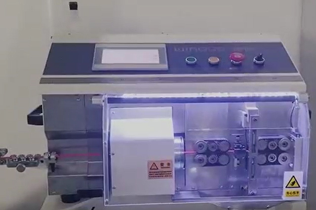 銀鋼-9600基站通訊行業(yè)自動(dòng)裁線(xiàn)剝線(xiàn)機(jī)