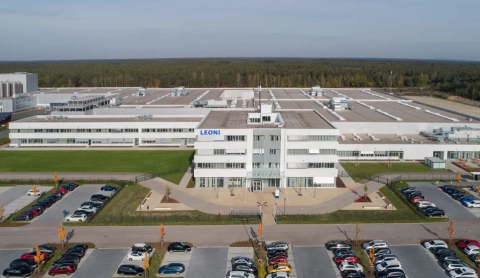 線束巨頭萊尼通過復(fù)雜交易避免了破產(chǎn)，銀行延長貸款