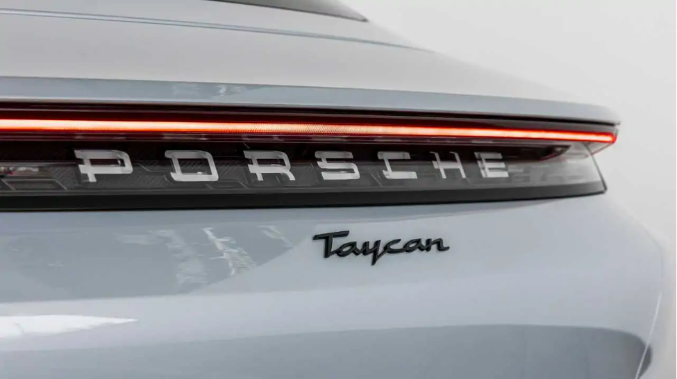資訊|保時捷召回超過40,000 輛Taycan
