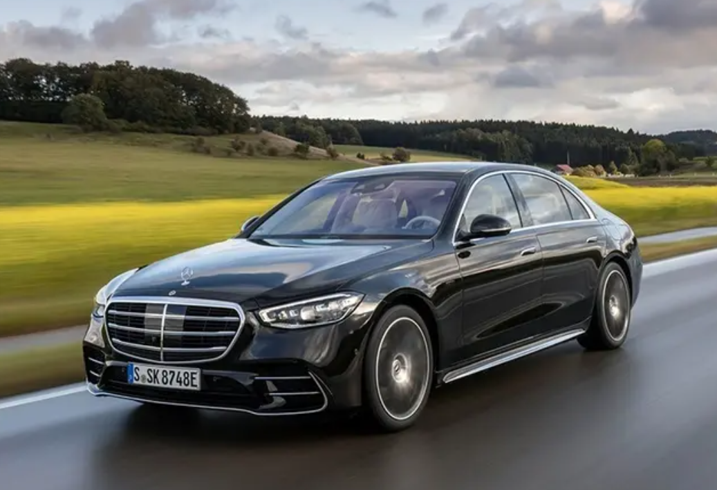 2022.9.2——因車輛的轉(zhuǎn)向柱模塊電氣插頭上的安全密封件未正確安裝，梅賽德斯-奔馳（中國）召回13輛進(jìn)口S級汽車