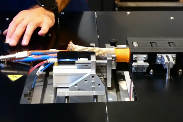 高壓線束穿波紋管設(shè)備