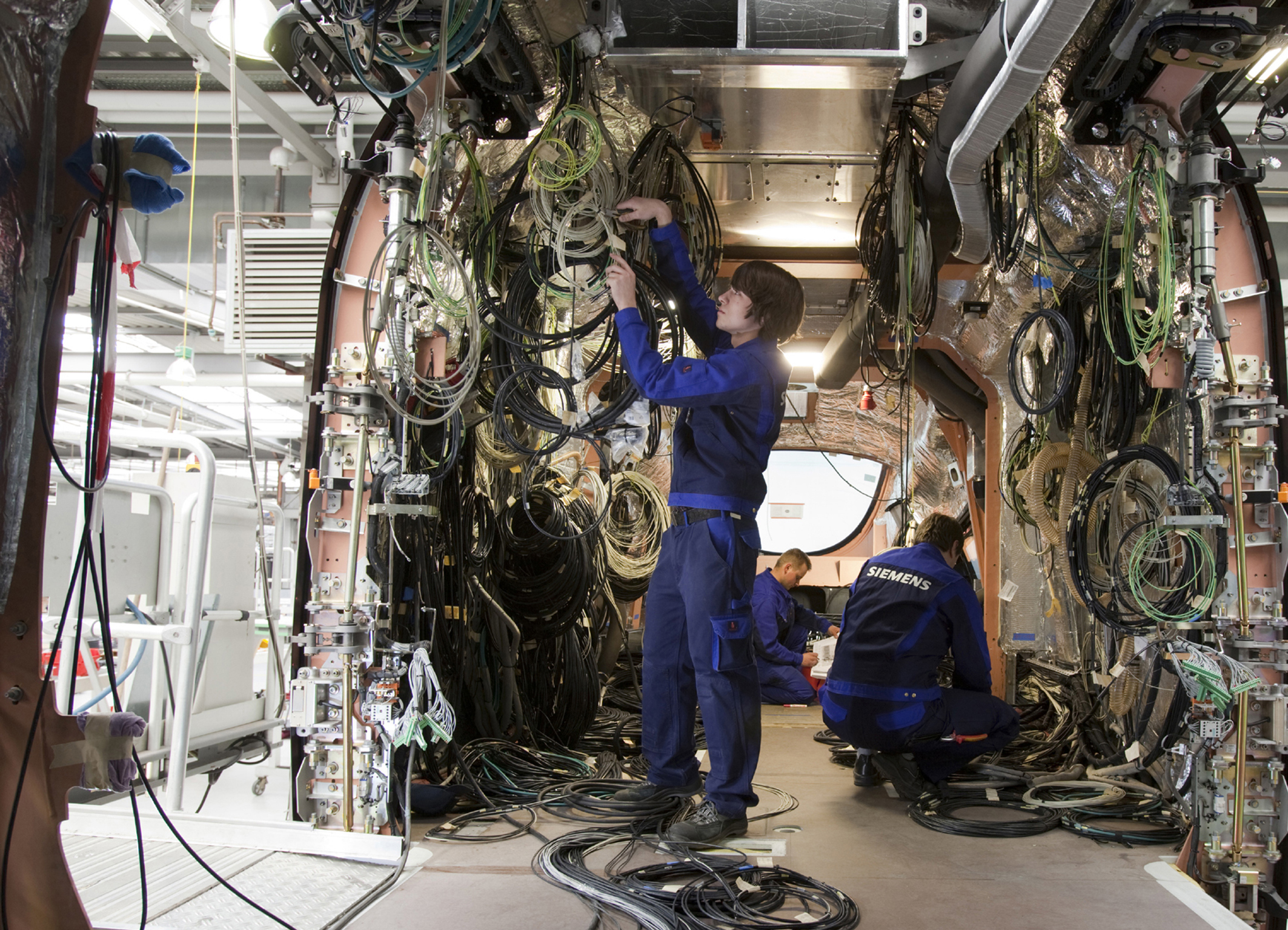 高壓鋁扁帶線束在新能源汽車上的應用