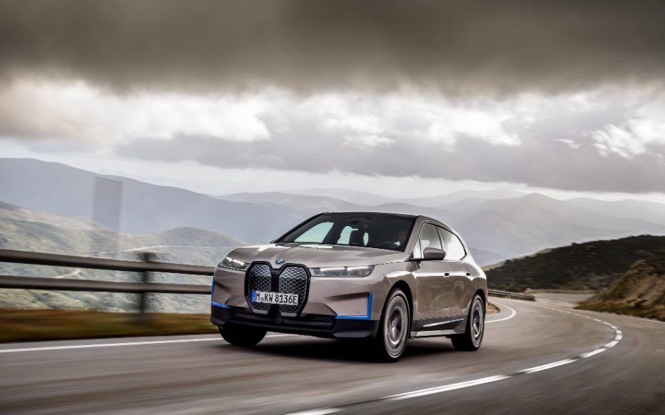 寶馬因行人提醒系統(tǒng)失靈召回超3000輛電動汽車