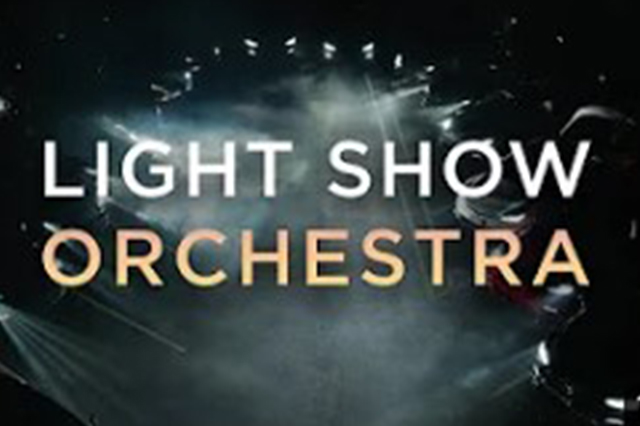 多輛汽車同步燈光秀