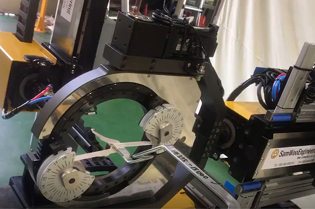 Busbar膠帶纏繞機(jī)