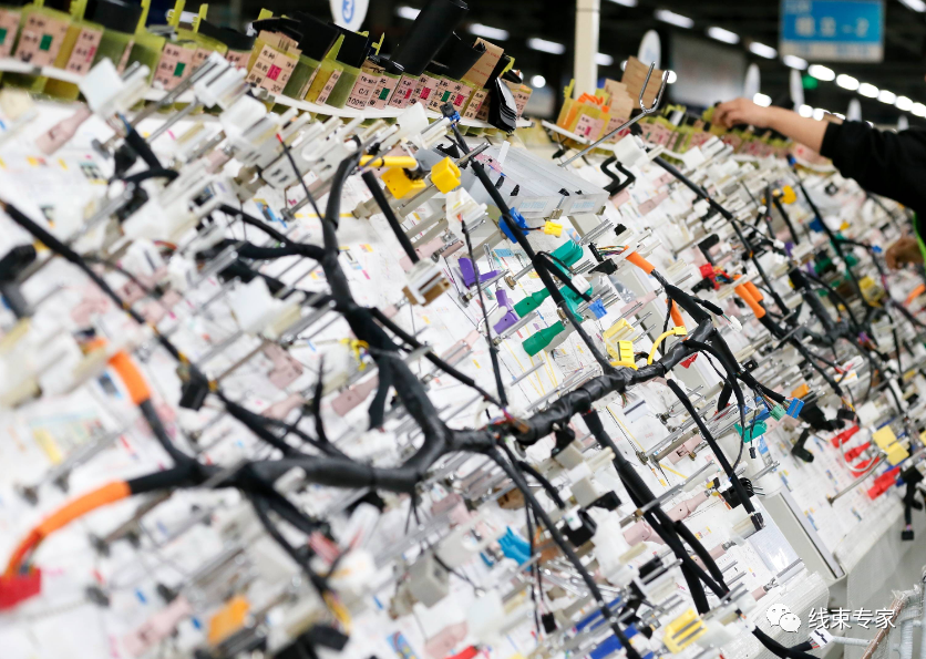 汽車線束中扎帶、卡扣、支架及防護管的性能解析