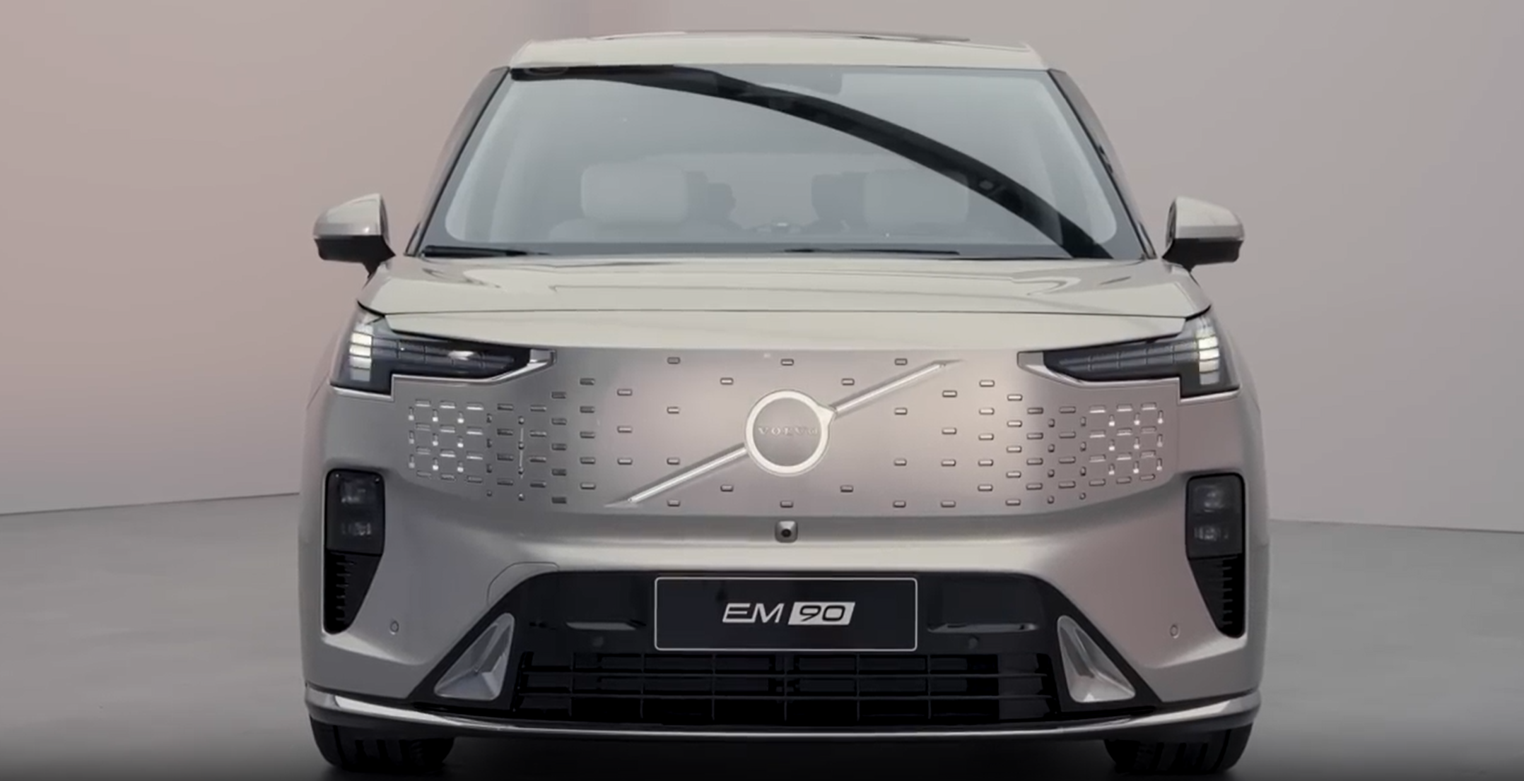 全球首映：新款沃爾沃EM90——豪華面包車